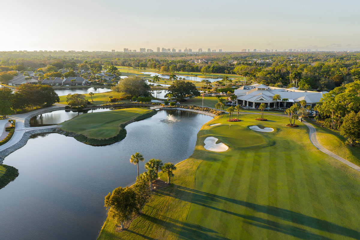 Bear's Paw Country Club clubhouse