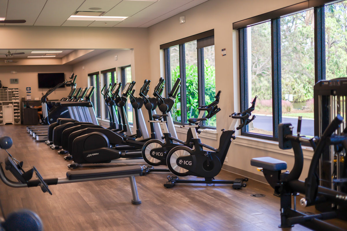 Bear's Paw Country Club lifestyle amenities
